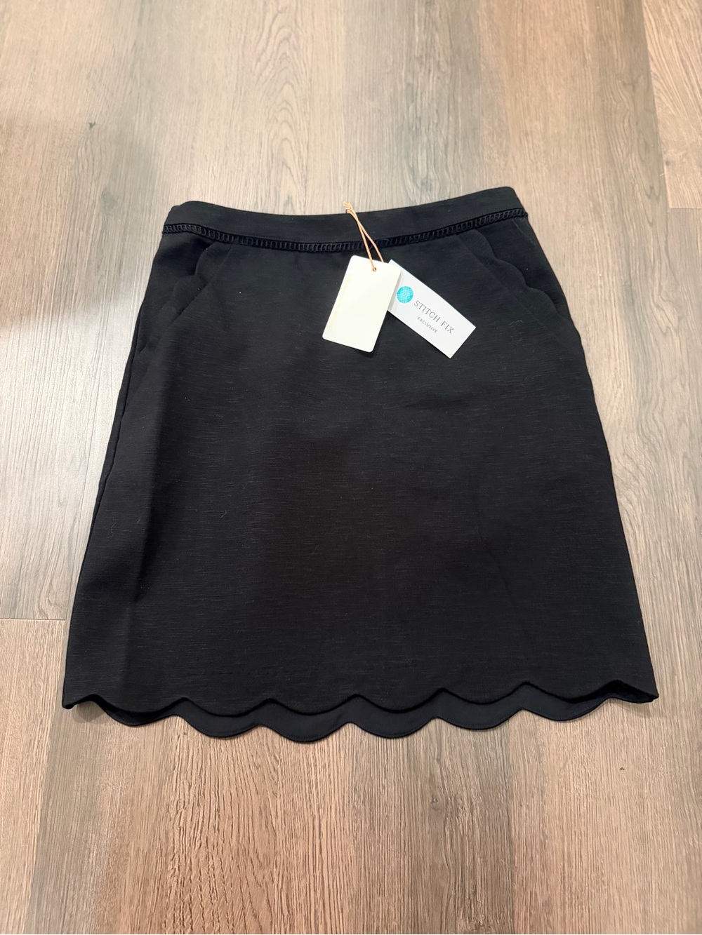 Skies Are Blue Black Scalloped Hem Mini Skirt
